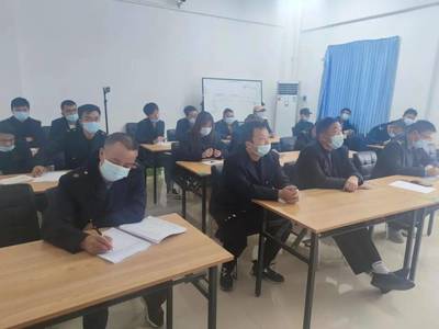 冬季行車安全指南 防滑演練與駕駛培訓的重要性